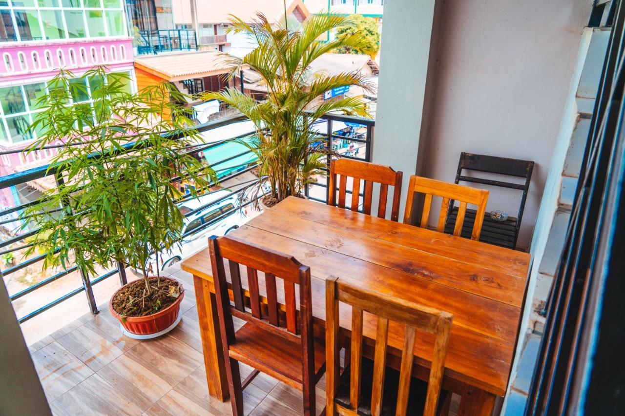 Vang Vieng Sunset Guesthouse & Restaurant Exterior photo