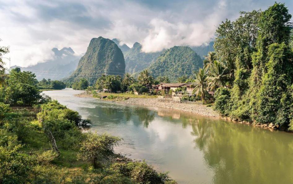 Vang Vieng Sunset Guesthouse & Restaurant Exterior photo